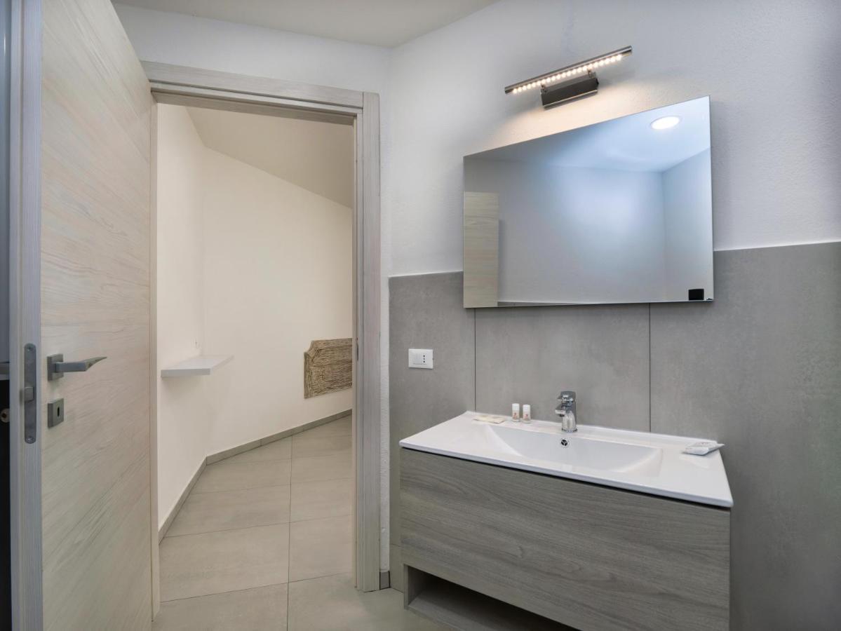 Aldo Moro Rooms Ольбія Екстер'єр фото
