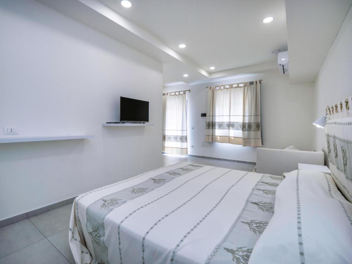 Aldo Moro Rooms Ольбія Екстер'єр фото
